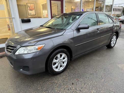 Used 2011 Toyota Camry LE image 22