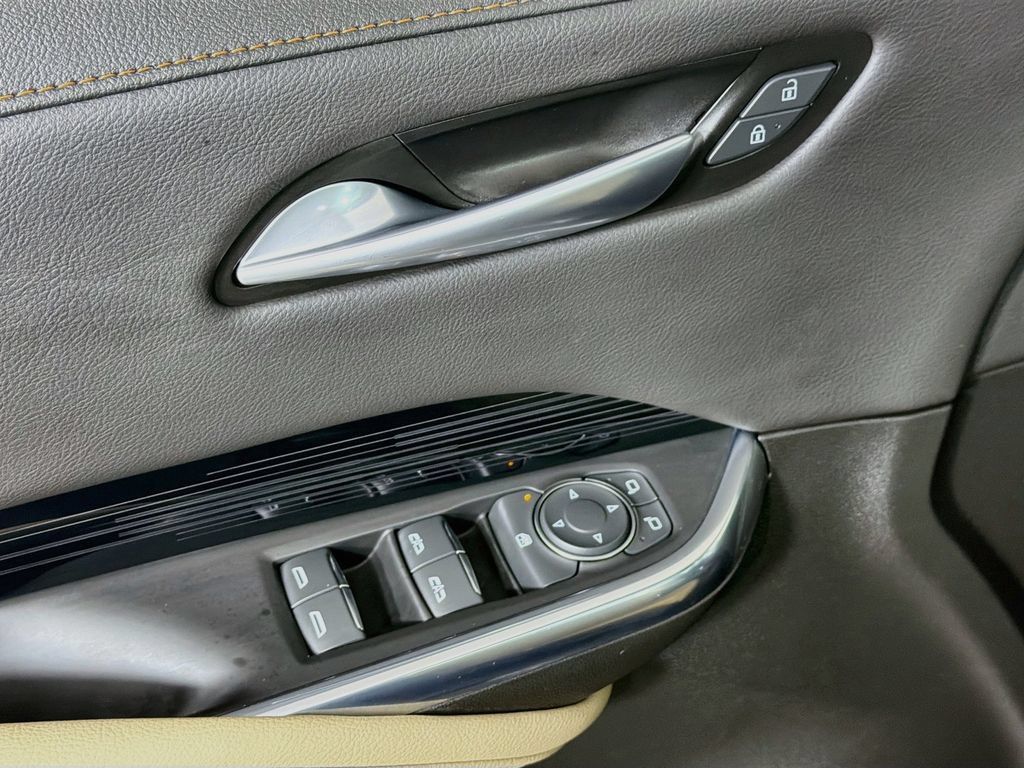 Certified 2024 Cadillac XT4 Luxury w/ Cold Weather Package FWD image 18