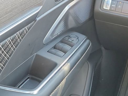 Used 2025 GMC Acadia Denali w/ Super Cruise Package image 21