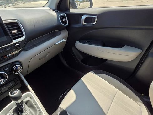 New 2025 Hyundai Venue SEL image 31