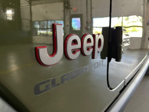 Used 2022 Jeep Gladiator Rubicon w/ Cold Weather Group AWD/4WD image 68
