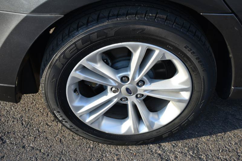 Used 2016 Ford Taurus SEL w/ Equipment Group 201A FWD image 25