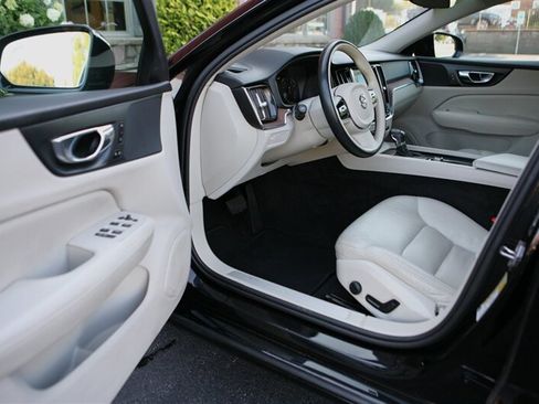 Used 2021 Volvo S60 T5 Momentum AWD/4WD image 8