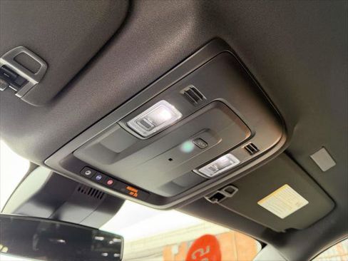 Used 2025 Chevrolet Suburban LS image 33