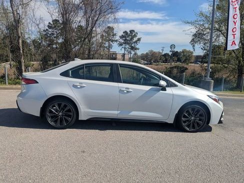 Used 2026 Toyota Corolla SE image 2