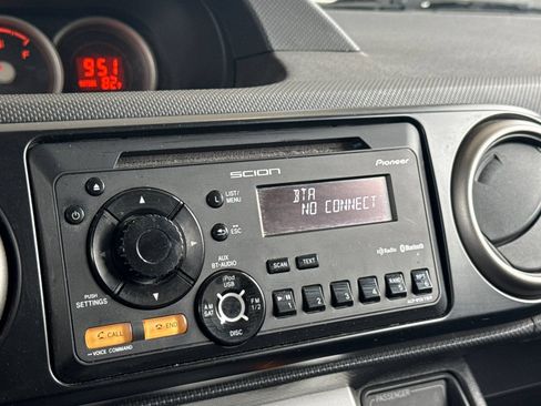 Used 2012 Scion xB FWD image 26