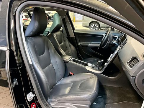 Used 2016 Volvo V60 T5 Premier image 8