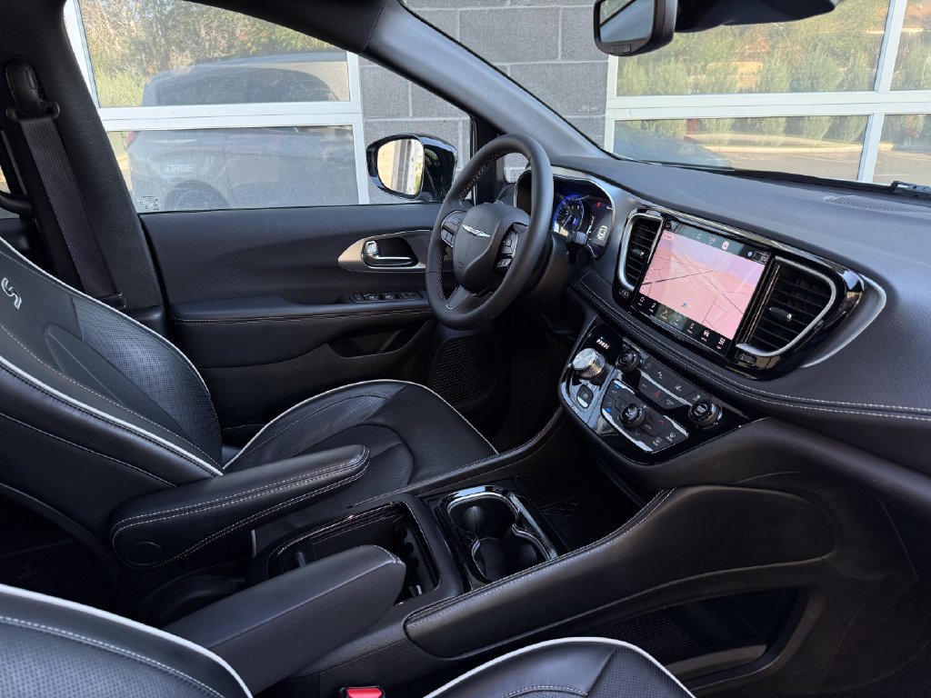 Used 2026 Chrysler Pacifica Limited w/ S Appearance Package FWD image 49
