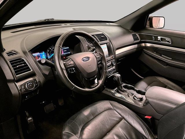 Used 2018 Ford Explorer XLT w/ Equipment Group 202A AWD/4WD image 13