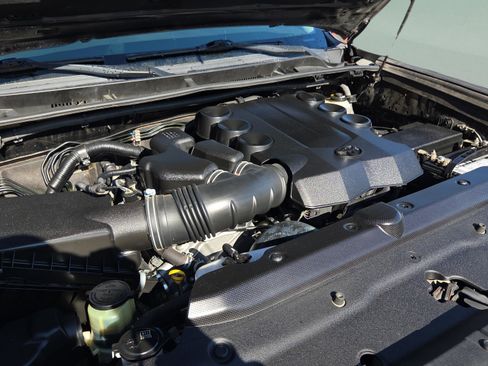 Used 2018 Toyota 4Runner SR5 image 31