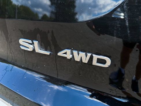 Used 2023 Nissan Pathfinder SL AWD/4WD image 7