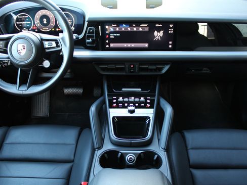 Certified 2024 Porsche Cayenne image 23