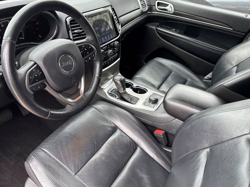 Used 2019 Jeep Grand Cherokee Limited AWD/4WD image 4