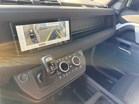 Used 2023 Land Rover Defender 90 X-Dynamic SE image 9
