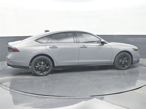 Certified 2025 Honda Accord SE image 8