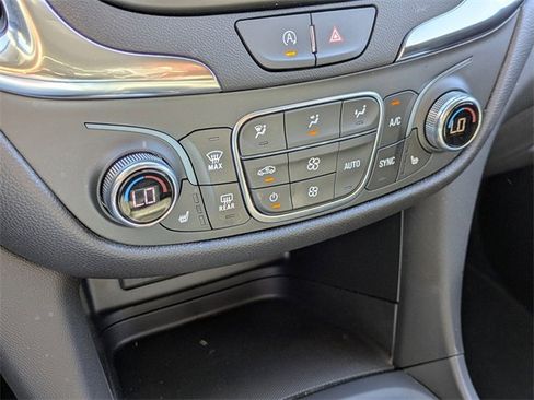 Used 2024 Chevrolet Equinox LT image 20