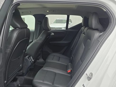 Certified 2025 Volvo XC40 B5 Core w/ Climate Package AWD/4WD image 16