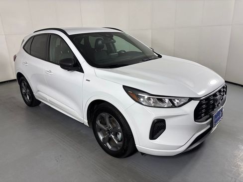 Used 2023 Ford Escape ST-Line FWD image 2