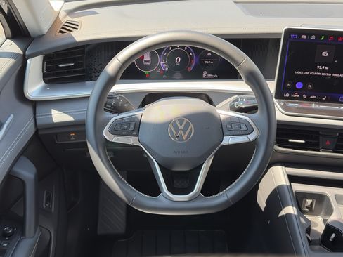 Used 2026 Volkswagen Tiguan SE AWD/4WD image 26