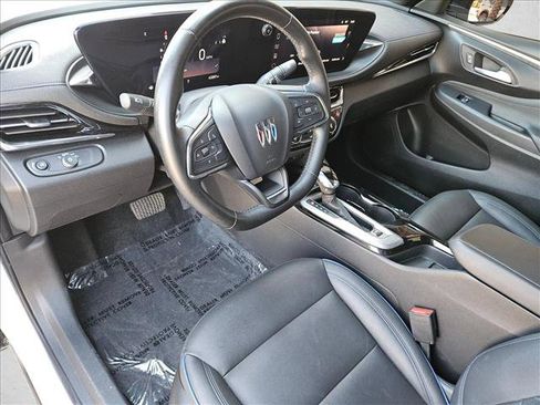 Used 2024 Buick Envista Sport Touring w/ Convenience II Package FWD image 17