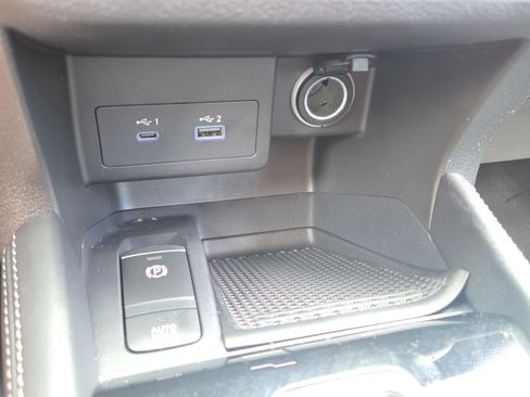 Used 2022 Nissan Kicks SV FWD image 34