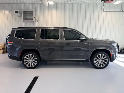 Used 2022 Jeep Grand Wagoneer Series II w/ Convenience Group III AWD/4WD image 2