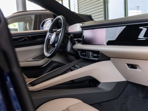 New 2025 Porsche Macan Electric RWD image 45