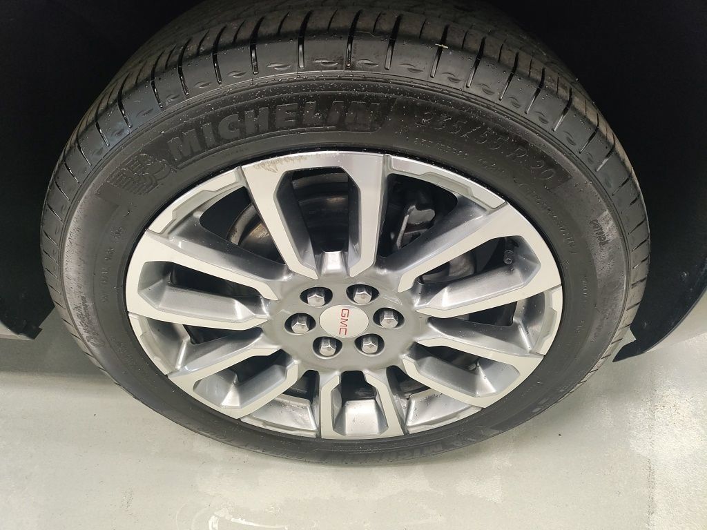 Used 2023 GMC Acadia Denali w/ Denali Technology Package FWD image 4