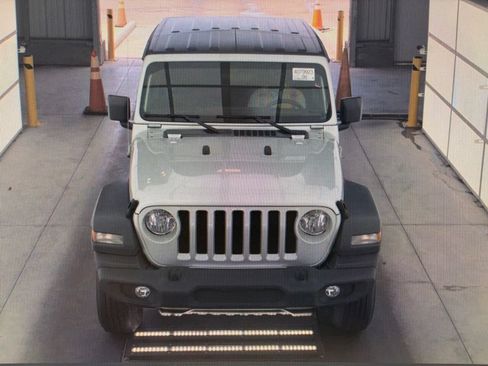 Used 2022 Jeep Wrangler Sport AWD/4WD image 12