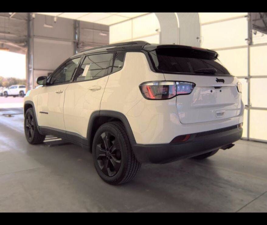Used 2019 Jeep Compass Latitude FWD image 11