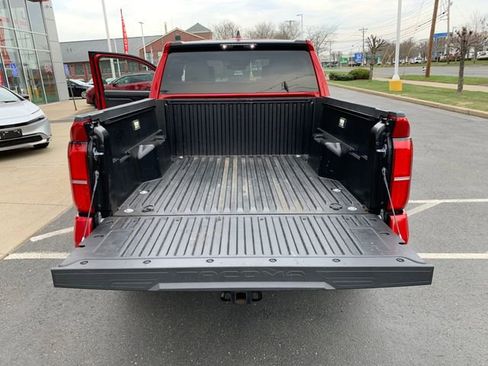 Used 2025 Toyota Tacoma SR5 AWD/4WD image 27