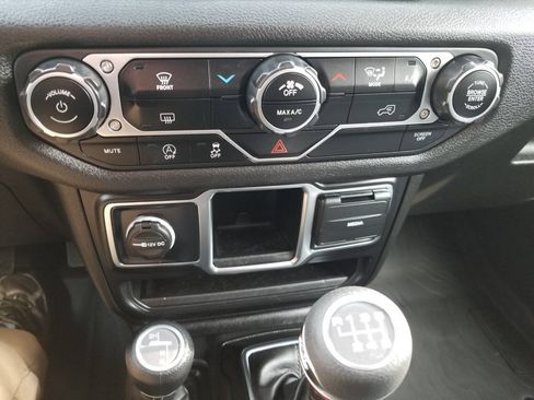Used 2024 Jeep Wrangler Sport AWD/4WD image 19