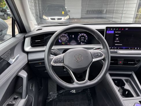 Used 2026 Volkswagen Tiguan SE AWD/4WD image 30