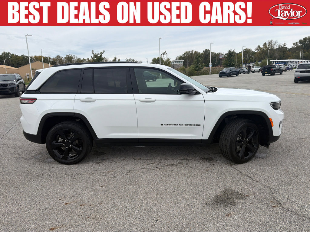 Used 2025 Jeep Grand Cherokee Altitude w/ Trailer Tow Package AWD/4WD image 2