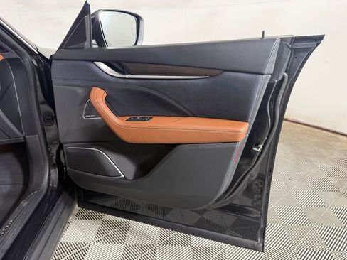 Used 2021 Maserati Levante S GranLusso AWD/4WD image 25