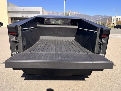 Used 2024 Tesla Cybertruck AWD Crew Cab image 23