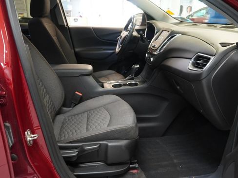 Used 2019 Chevrolet Equinox LT w/ Driver Convenience Package AWD/4WD image 24