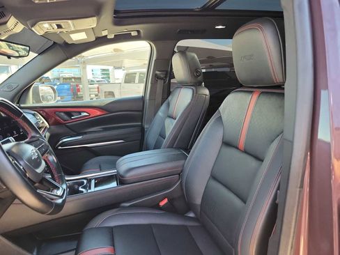Used 2024 Chevrolet Traverse RS image 11