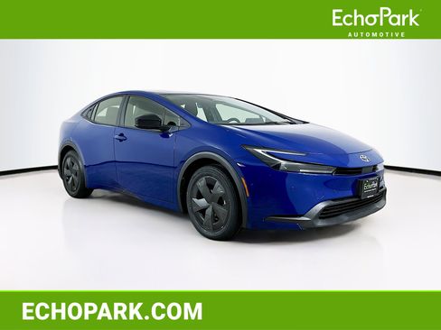 Used 2025 Toyota Prius LE image 1