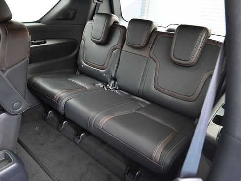 New 2025 Nissan Armada SL w/ Captain's Chari Seat Package image 23