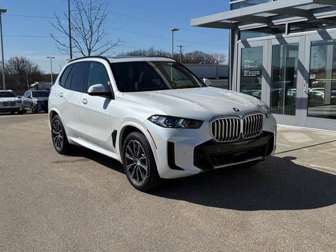 Used 2026 BMW X5 xDrive40i w/ M Sport Package AWD/4WD image 1