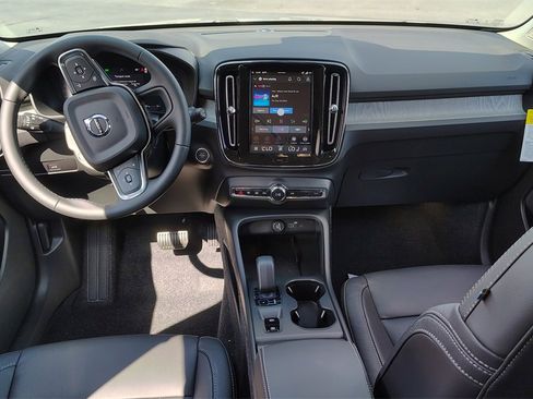 New 2026 Volvo XC40 B5 Core w/ Climate Package image 11