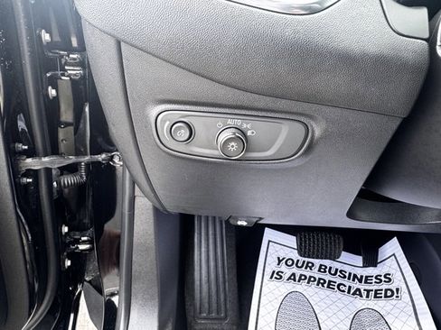 Used 2022 Chevrolet Equinox LT image 17