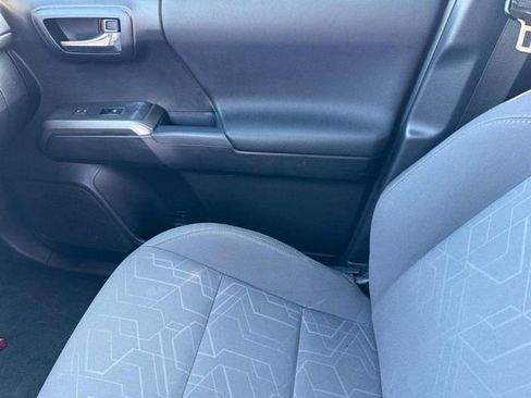 Used 2017 Toyota Tacoma TRD Off-Road w/ Tow Package image 25