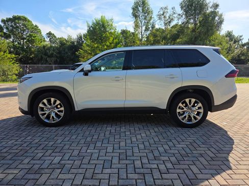 Used 2026 Toyota Grand Highlander AWD image 8
