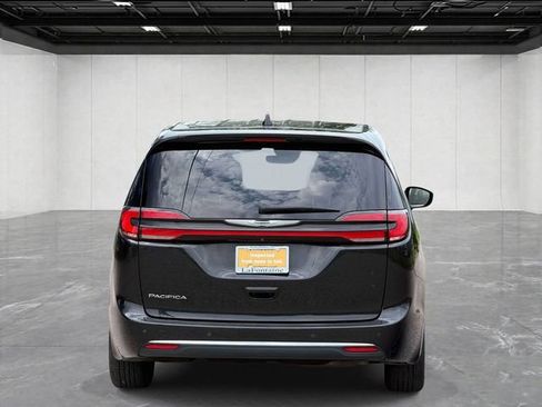 Certified 2023 Chrysler Pacifica Touring-L FWD image 4