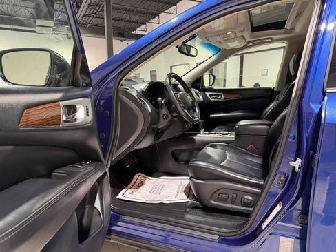 Used 2018 Nissan Pathfinder Platinum w/ Cargo Package AWD/4WD image 16