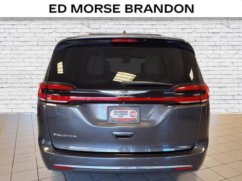Used 2021 Chrysler Pacifica Touring-L w/ Uconnect Theater Family Group image 4