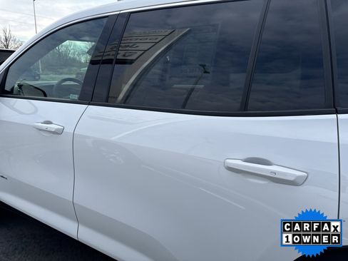 Used 2025 GMC Acadia Elevation image 13