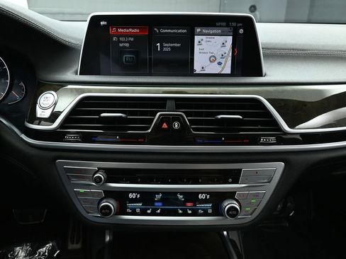 Used 2019 BMW 750i image 26